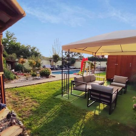 Apartmany Na Kolonade Леднице Экстерьер фото