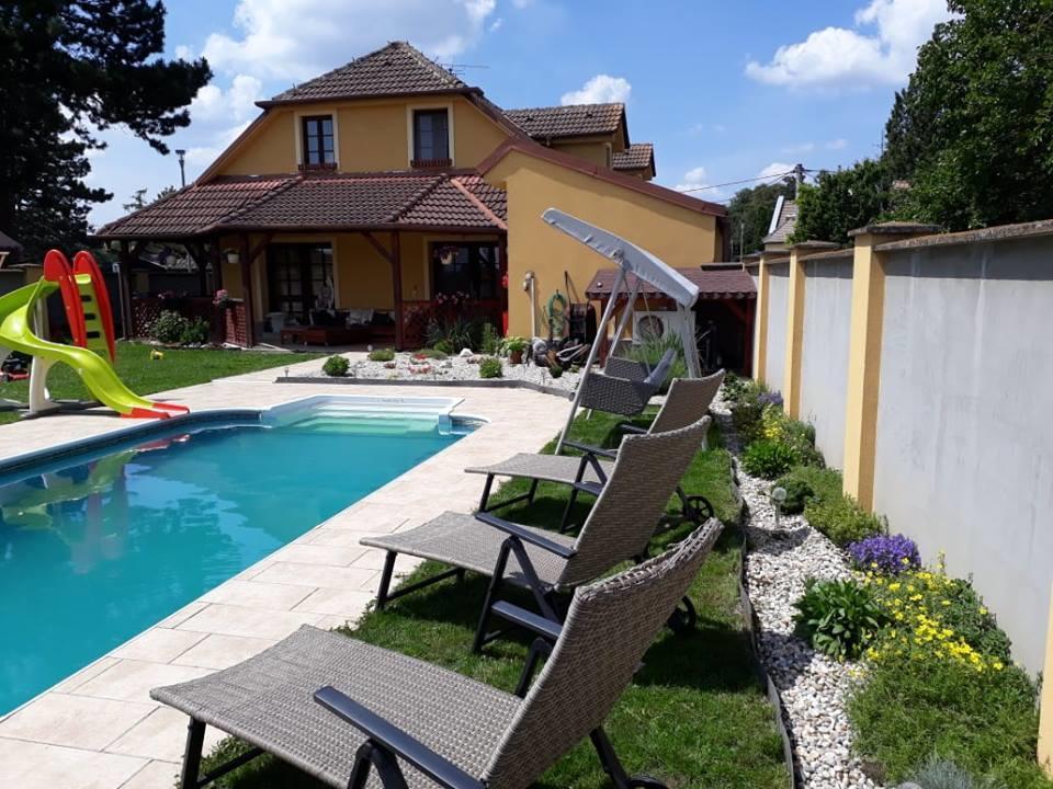 Apartmany Na Kolonade Леднице Экстерьер фото
