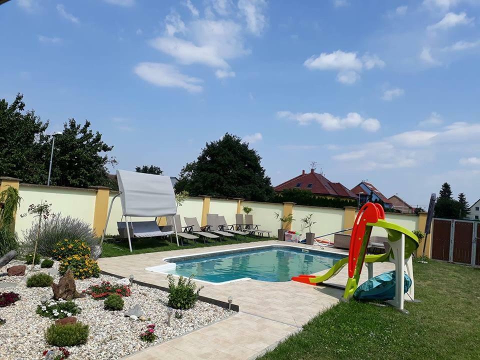 Apartmany Na Kolonade Леднице Экстерьер фото