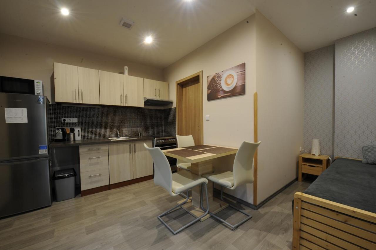 Apartmany Na Kolonade Леднице Экстерьер фото